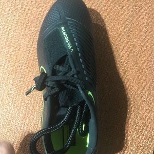 nike phantom venom black and gold